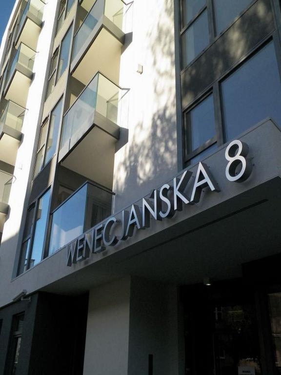 Super Apartment Познан Екстериор снимка