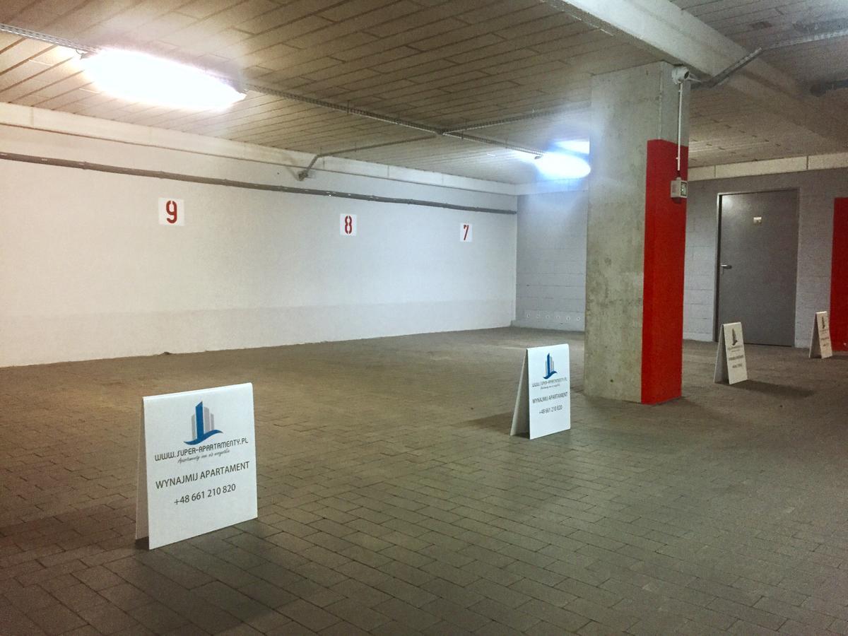 Super Apartment Познан Екстериор снимка