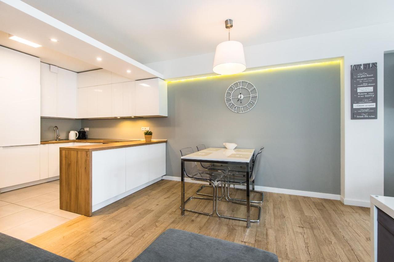 Super Apartment Познан Екстериор снимка