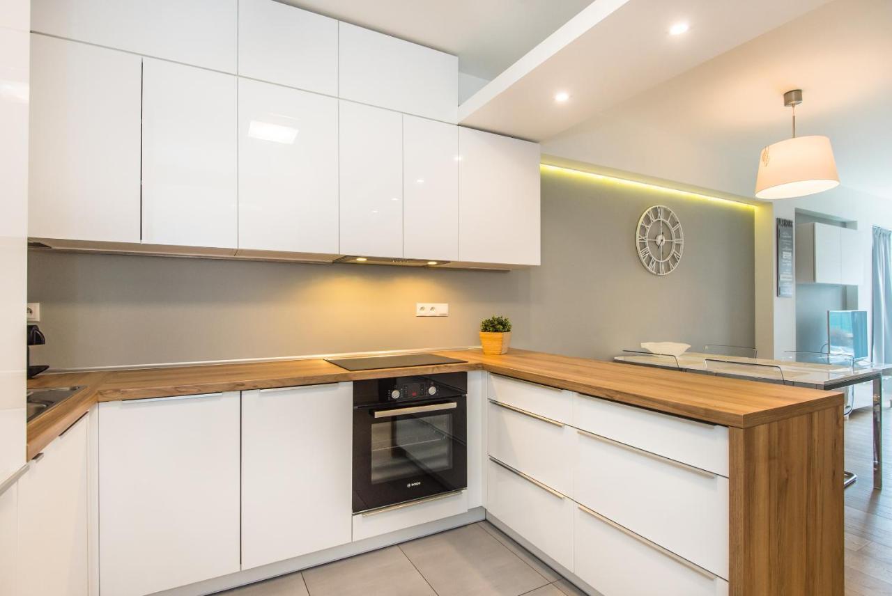 Super Apartment Познан Екстериор снимка