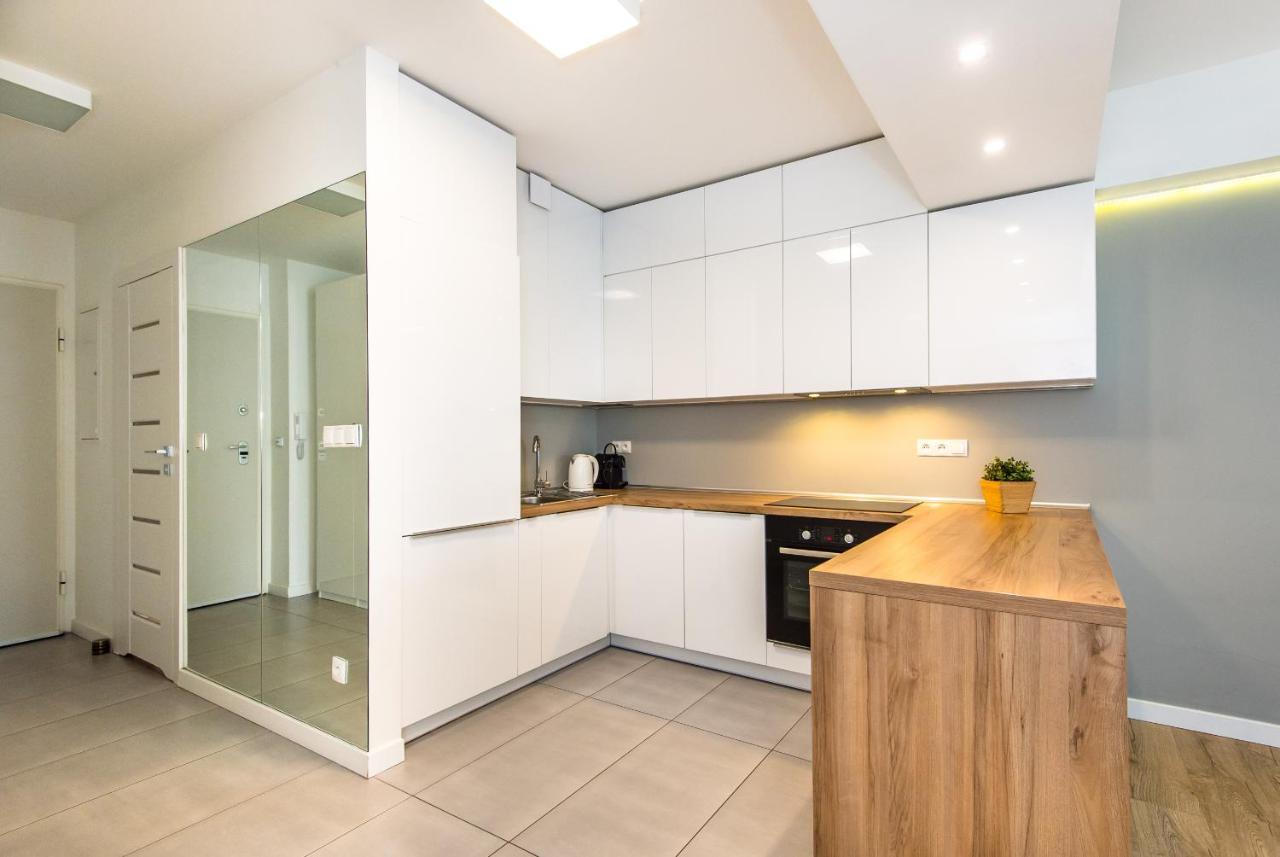 Super Apartment Познан Екстериор снимка